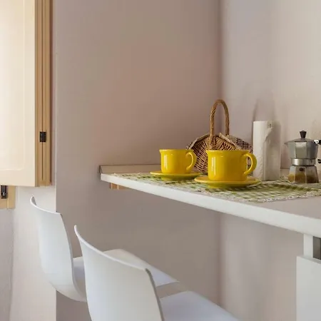Costanzi: Comfy Below The Cucco Appartement