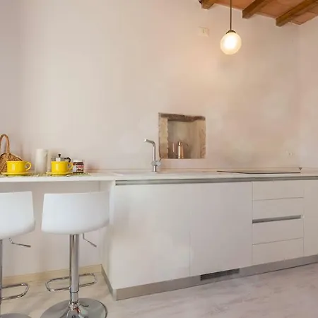 Costanzi: Comfy Below The Cucco Appartement Sigillo